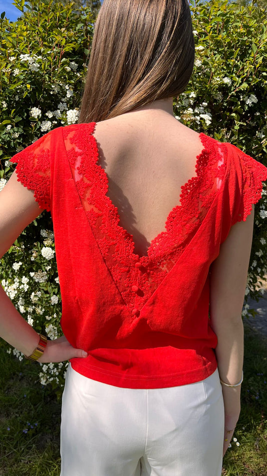 T-shirt rouge à dentelle
