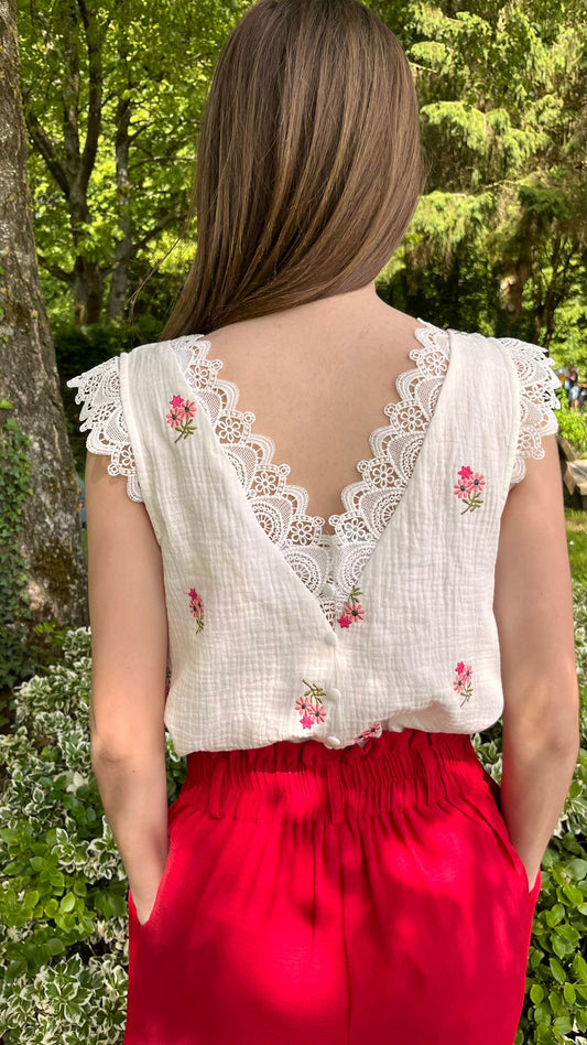 Top blanc brodé fleurs roses