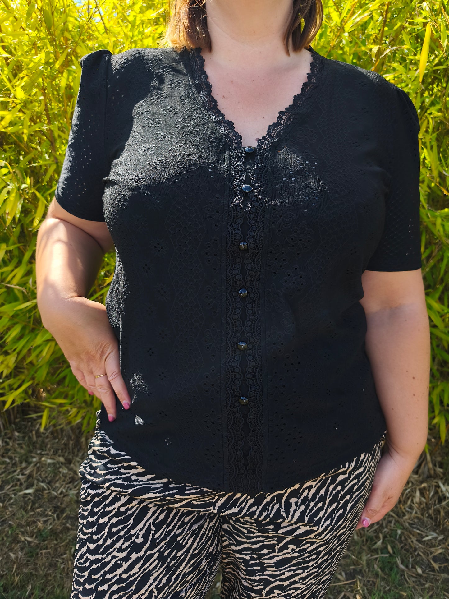 Blouse noire ajourée