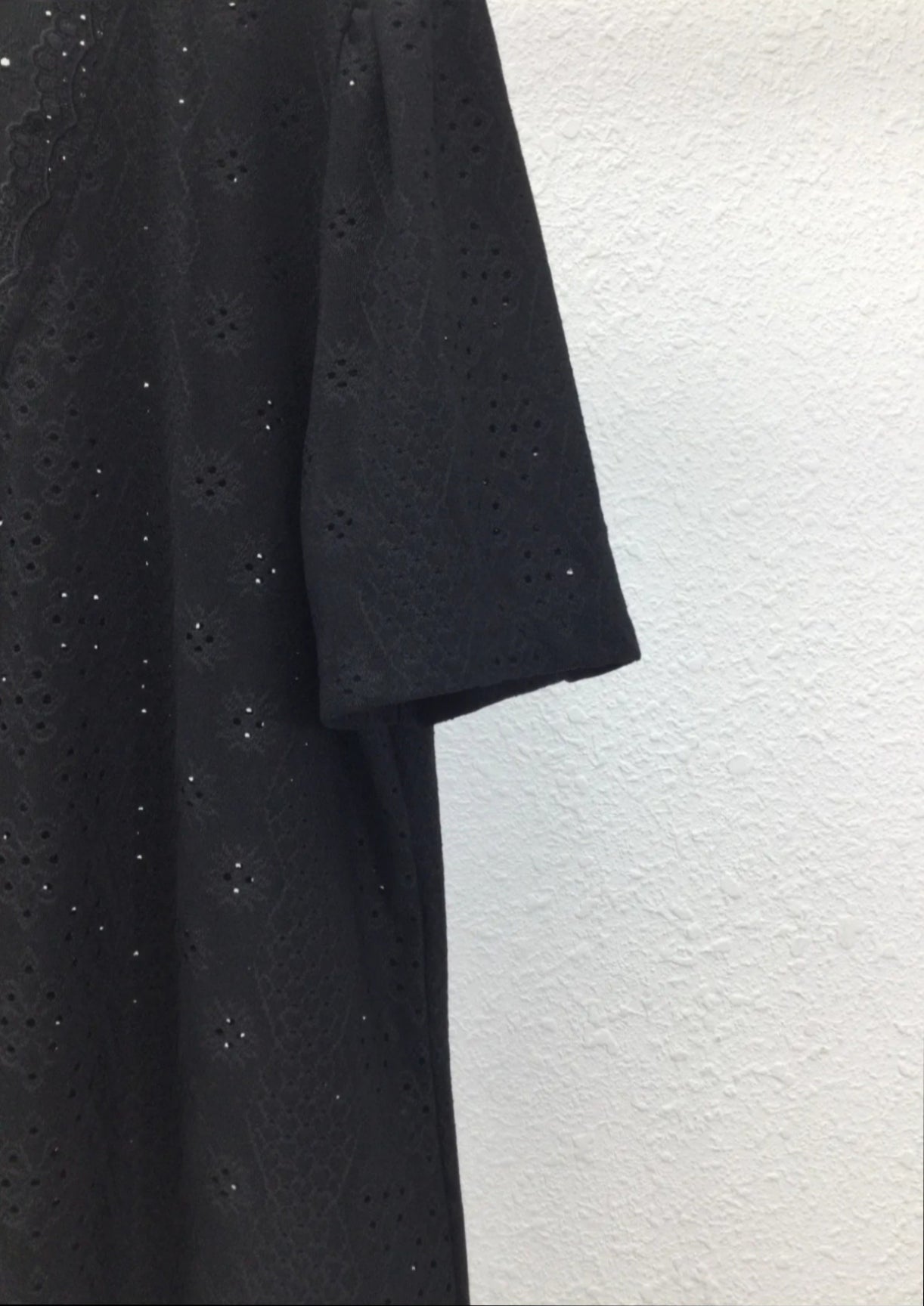 Blouse noire ajourée