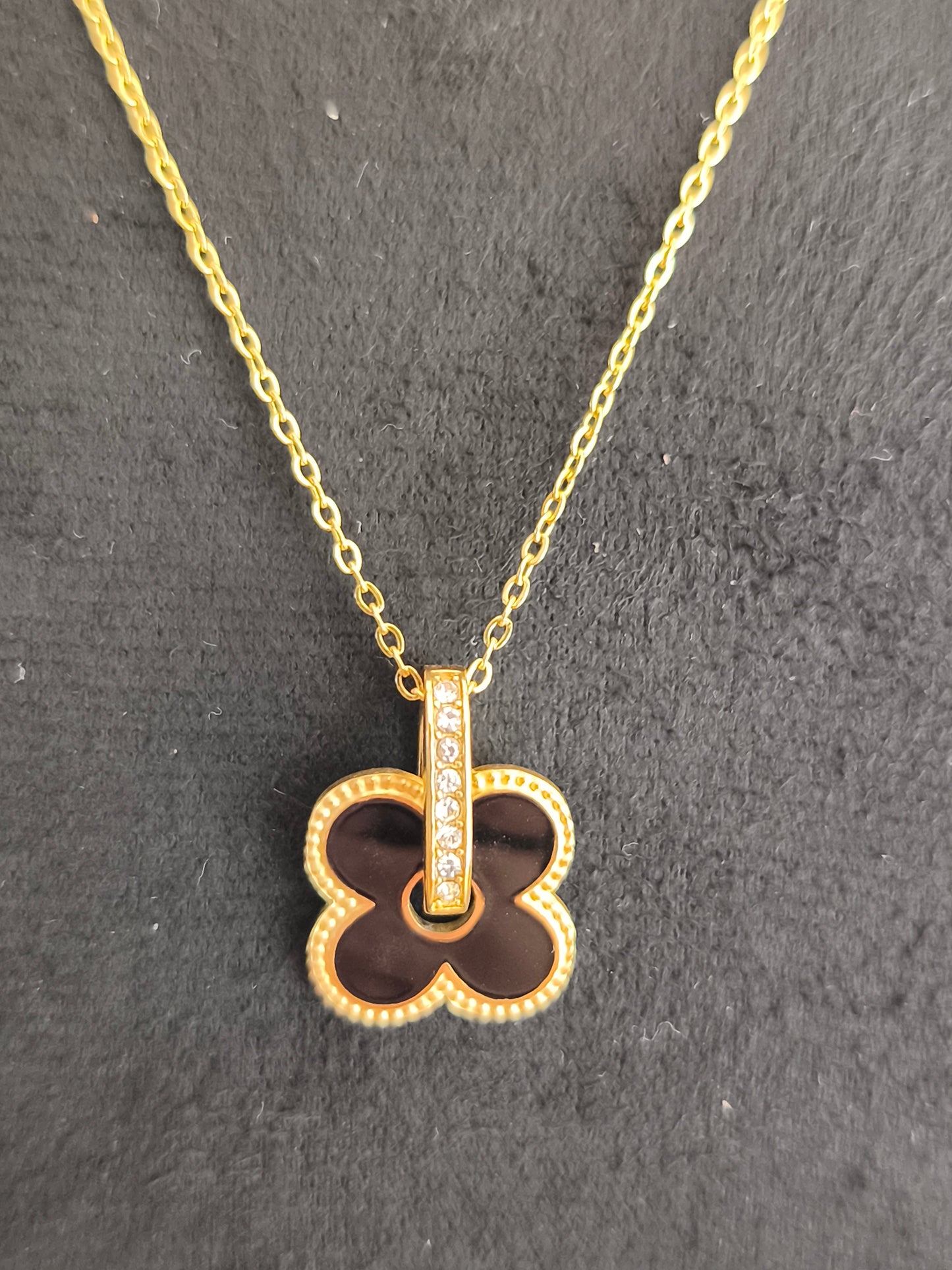 Collier trèfle noir