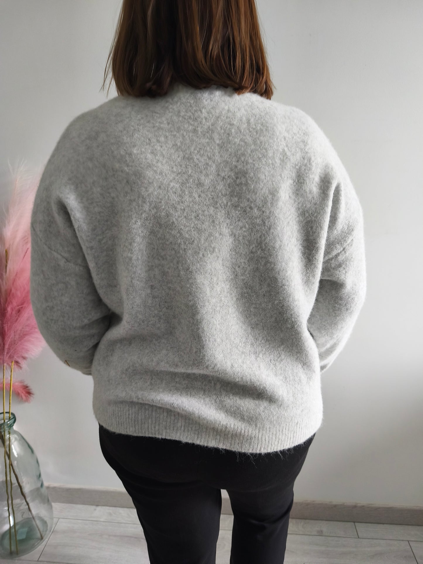 Pull avec dentelle blanche