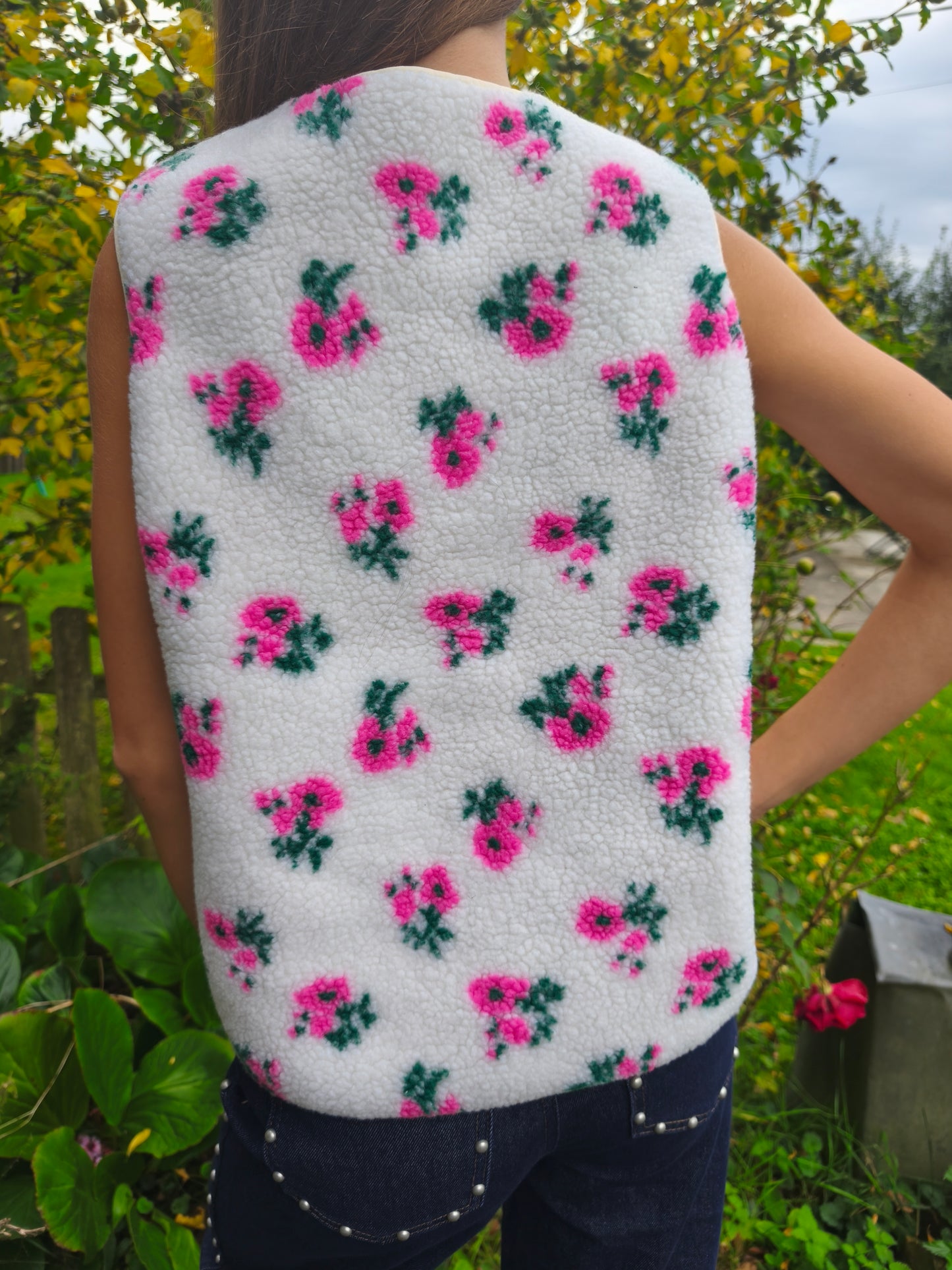 Gilet sans manches en polaire fleurie