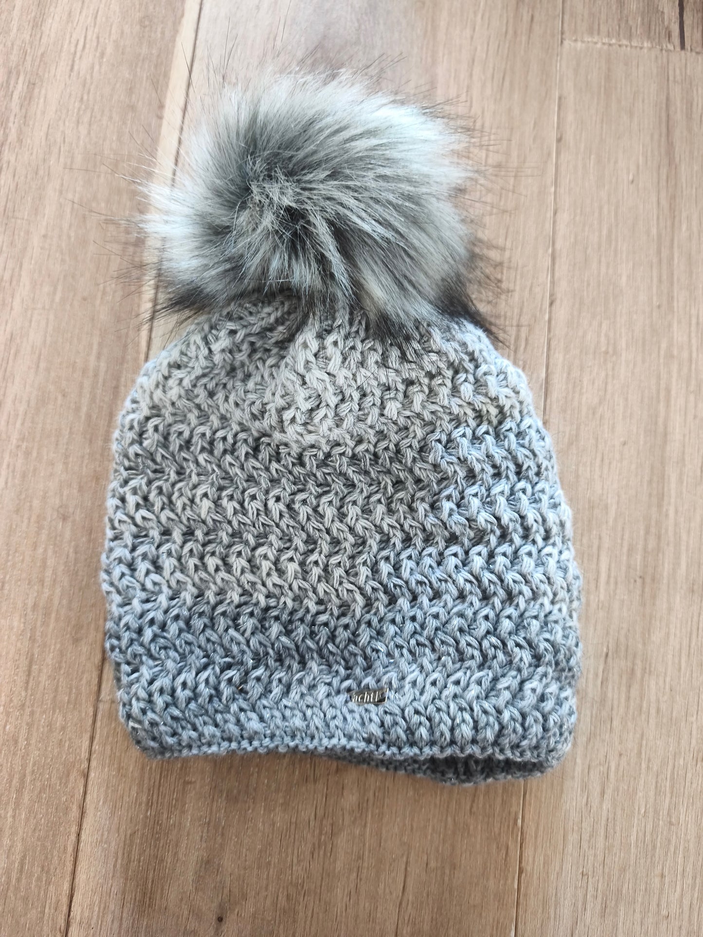 Bonnet tricoté gris