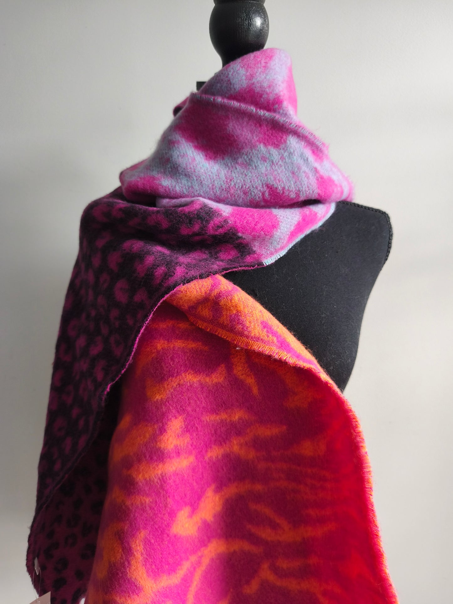 Echarpe rose à franges