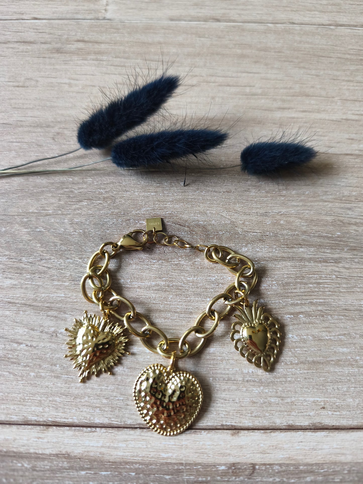 Bracelet doré à cœurs