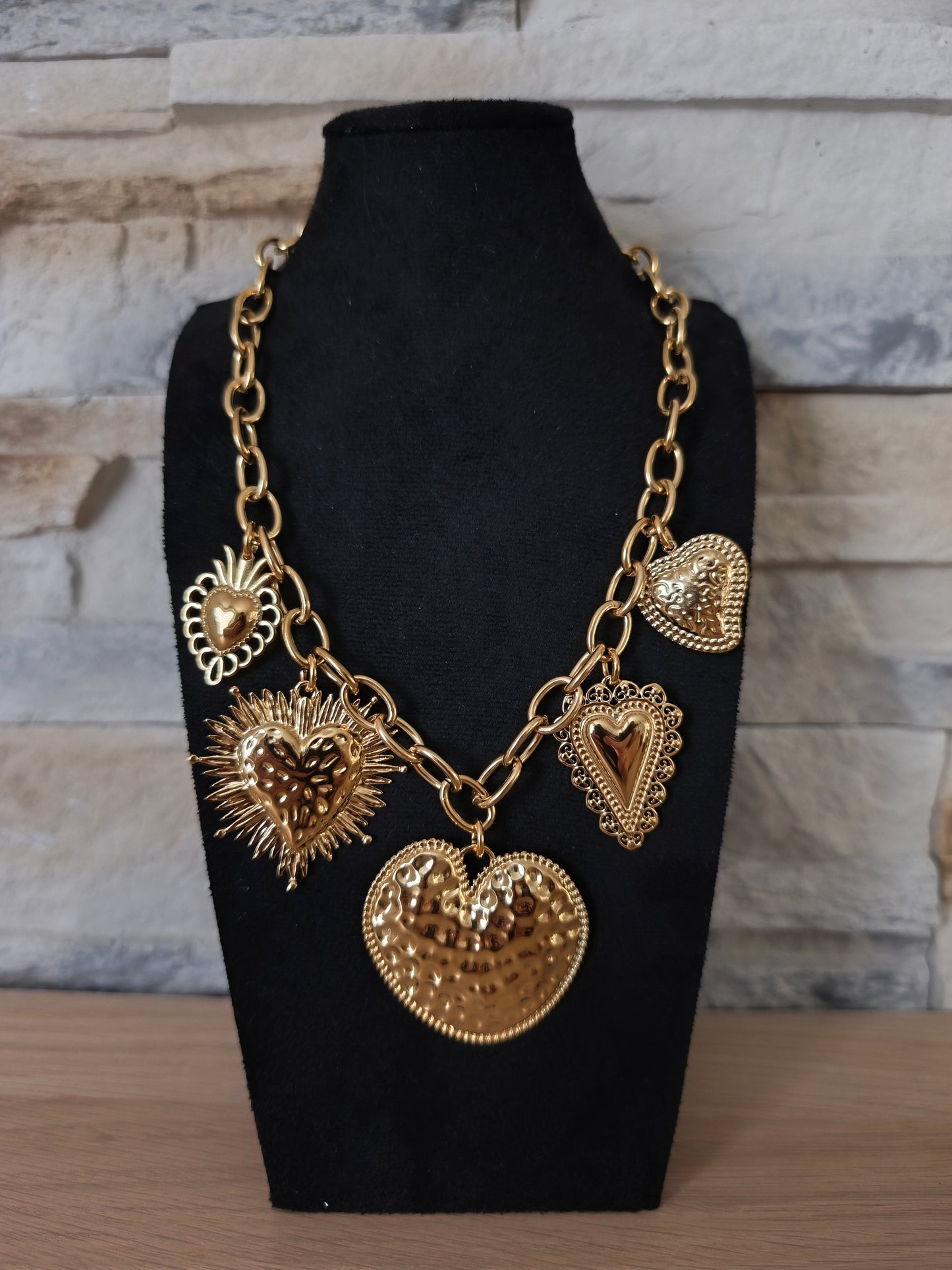 Collier doré multi-cœurs