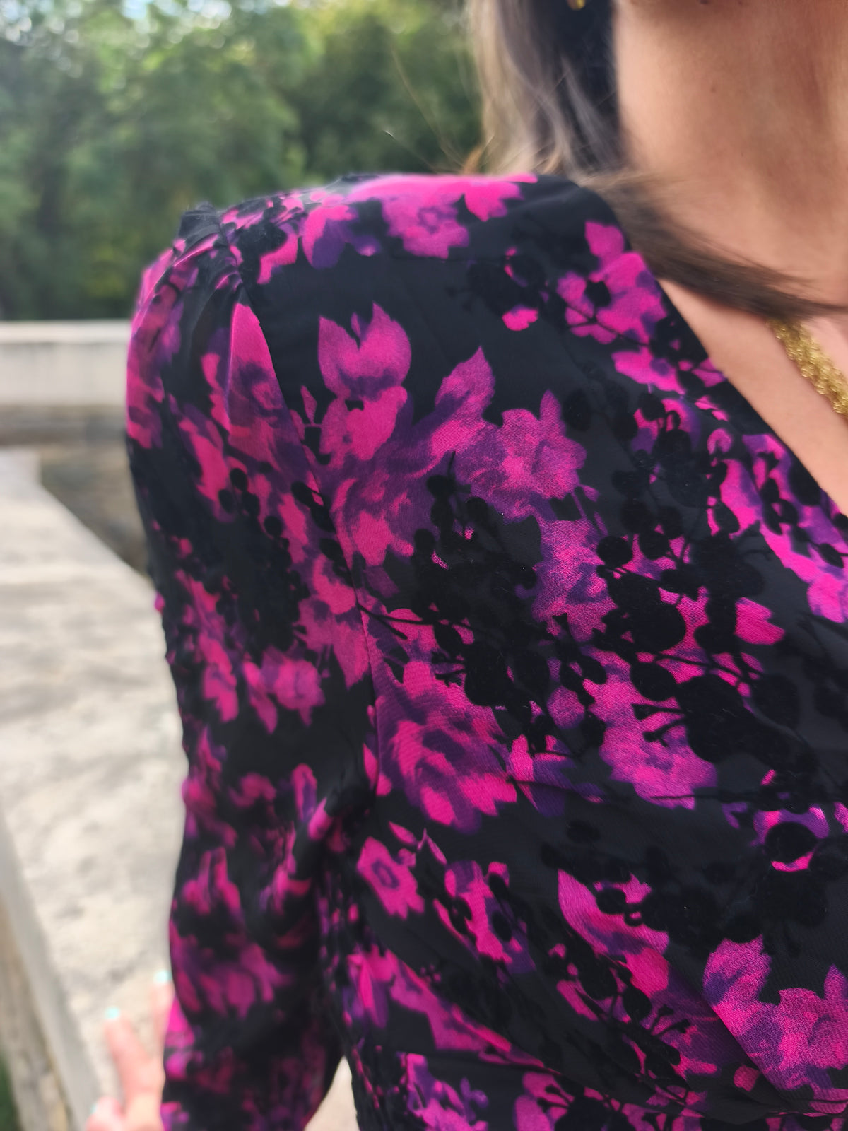 Robe longue fleurie noire et fuchsia