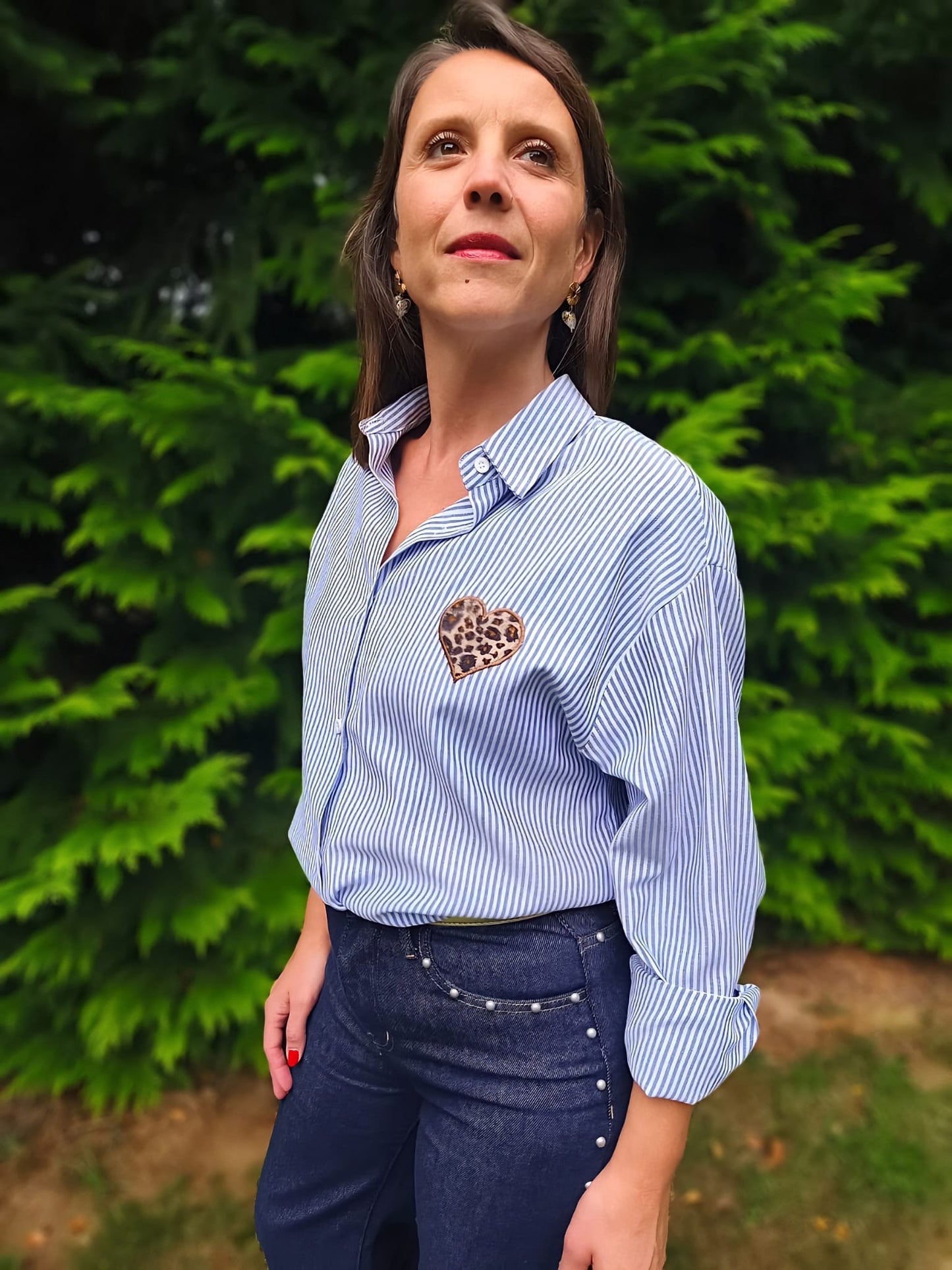 Chemise rayée avec patch léopard