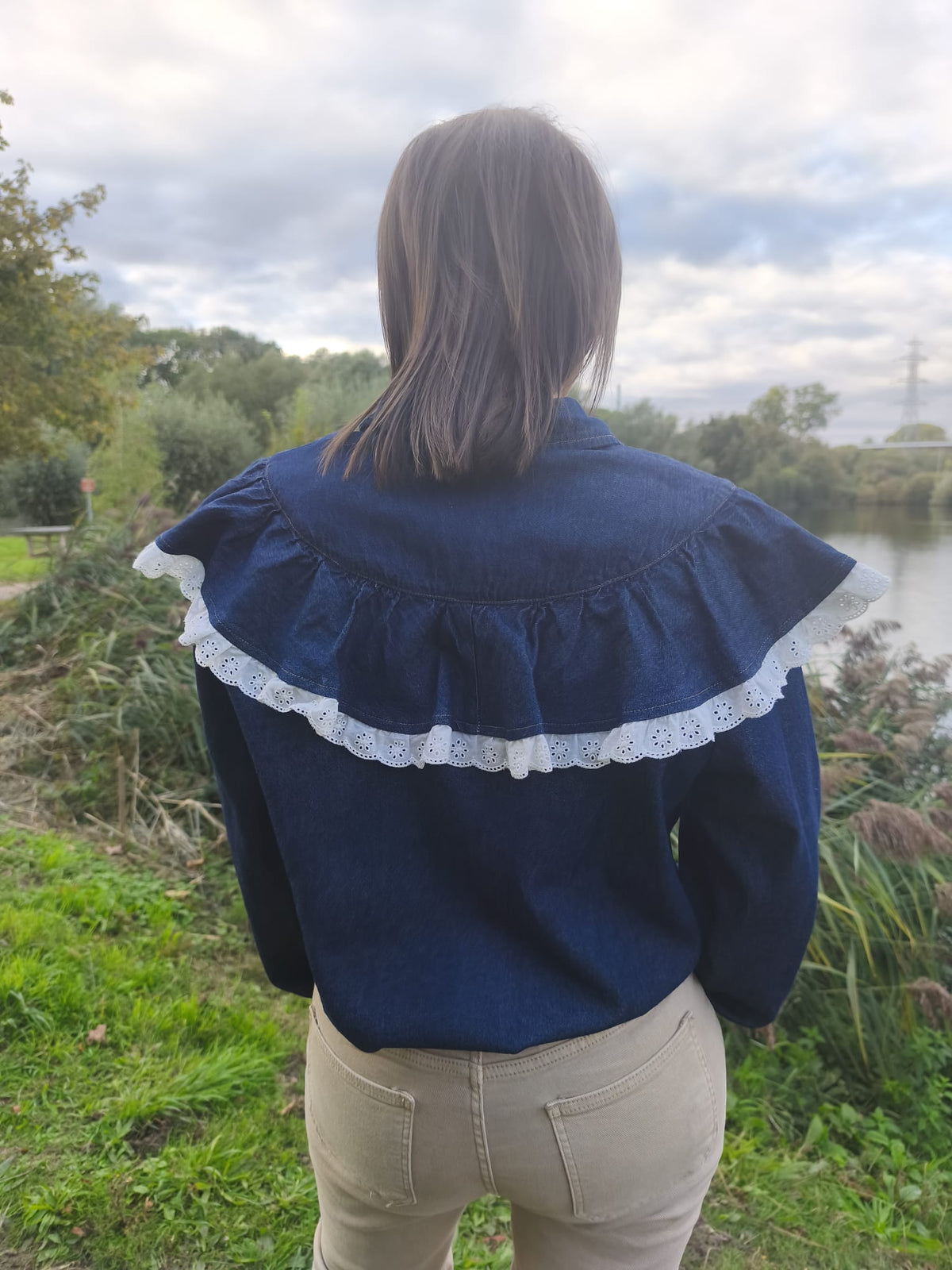 Chemise jean avec col volanté
