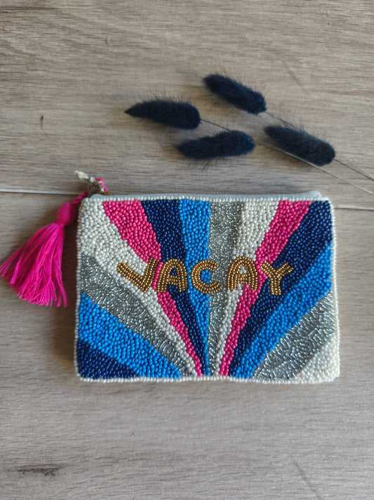 pochette perlée parfaite pour escapade estivale ou pour une touche fun à votre tenue