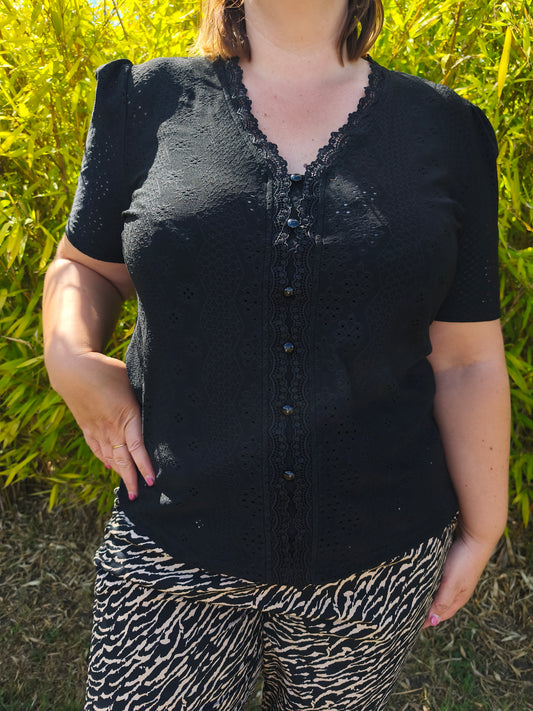 Blouse noire ajourée
