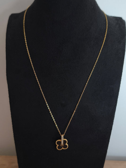 Collier trèfle noir