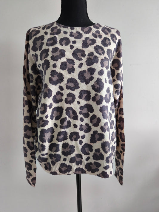 Pull léopard avec nœuds dorés