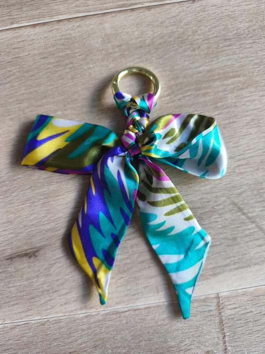 Bijou de sac nœud bleu