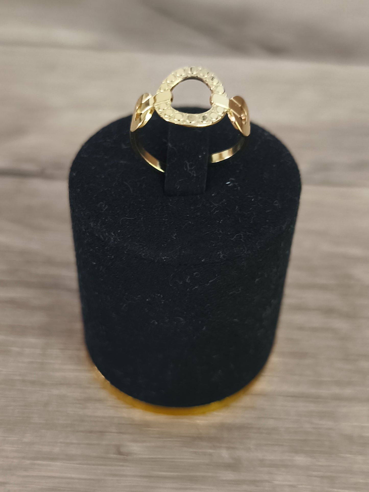 Bague dorée design circulaire