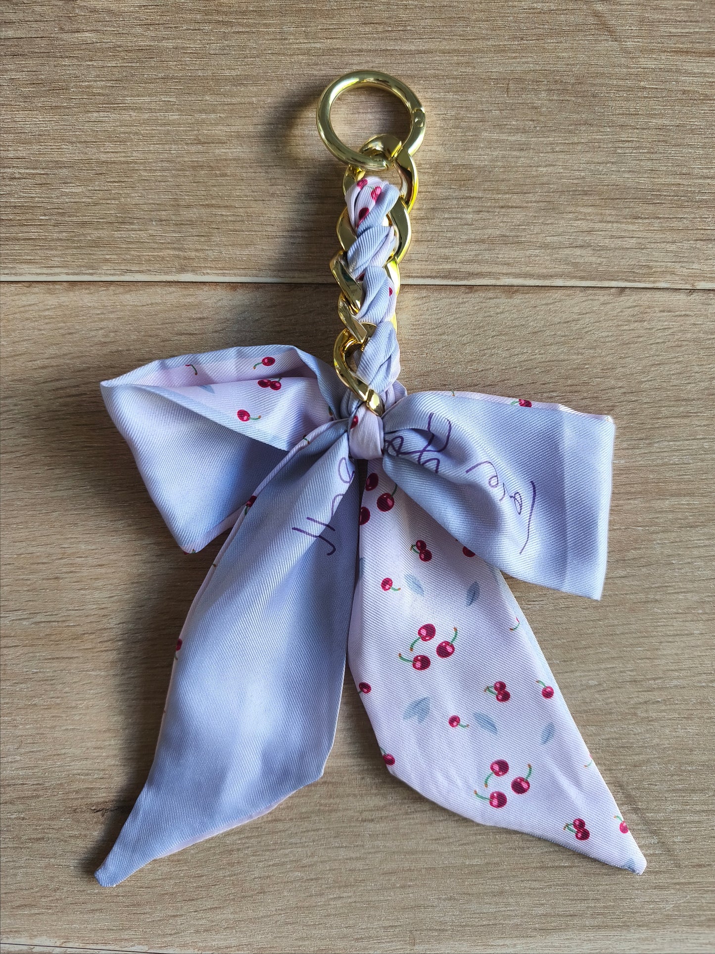 Bijou de sac nœud lilas