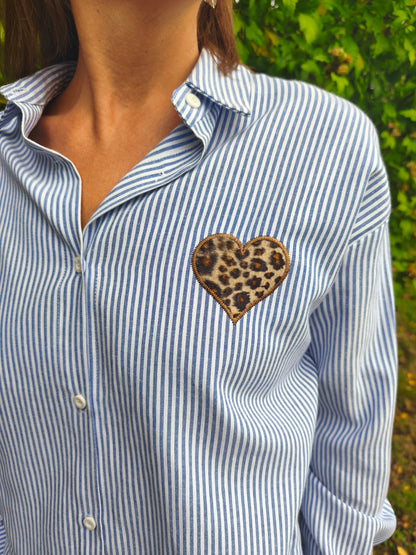 Chemise rayée avec patch léopard