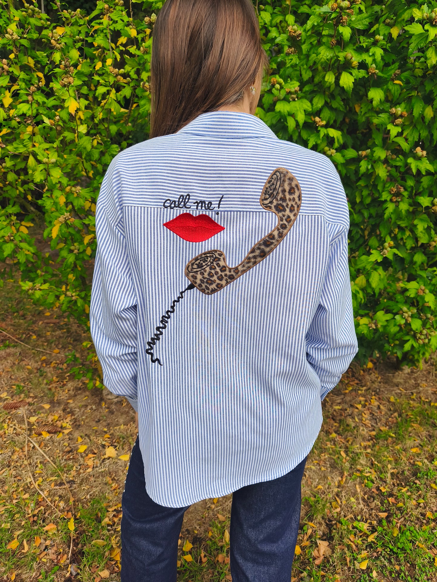 Chemise rayée avec patch léopard