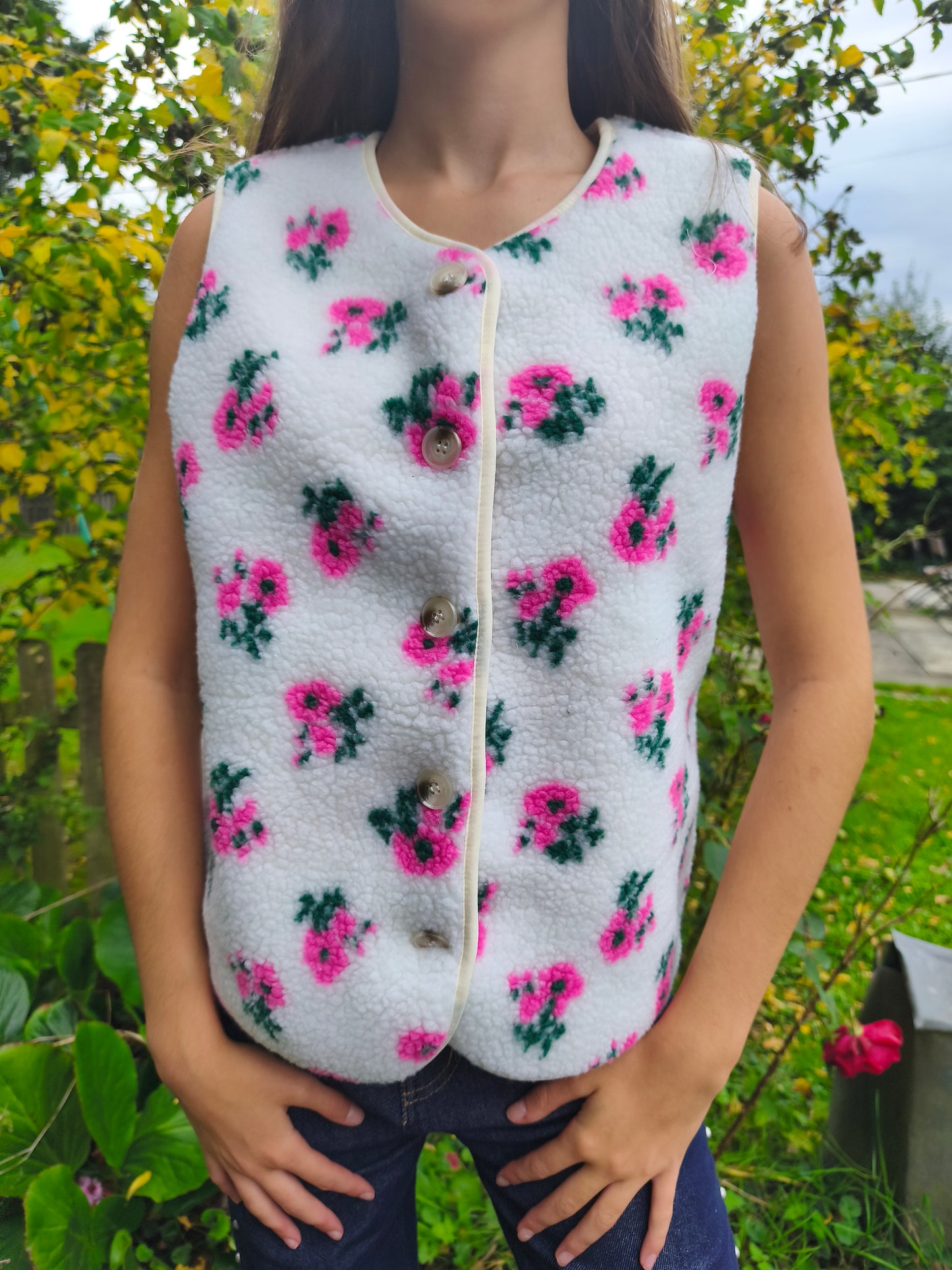 Gilet sans manches en polaire fleurie