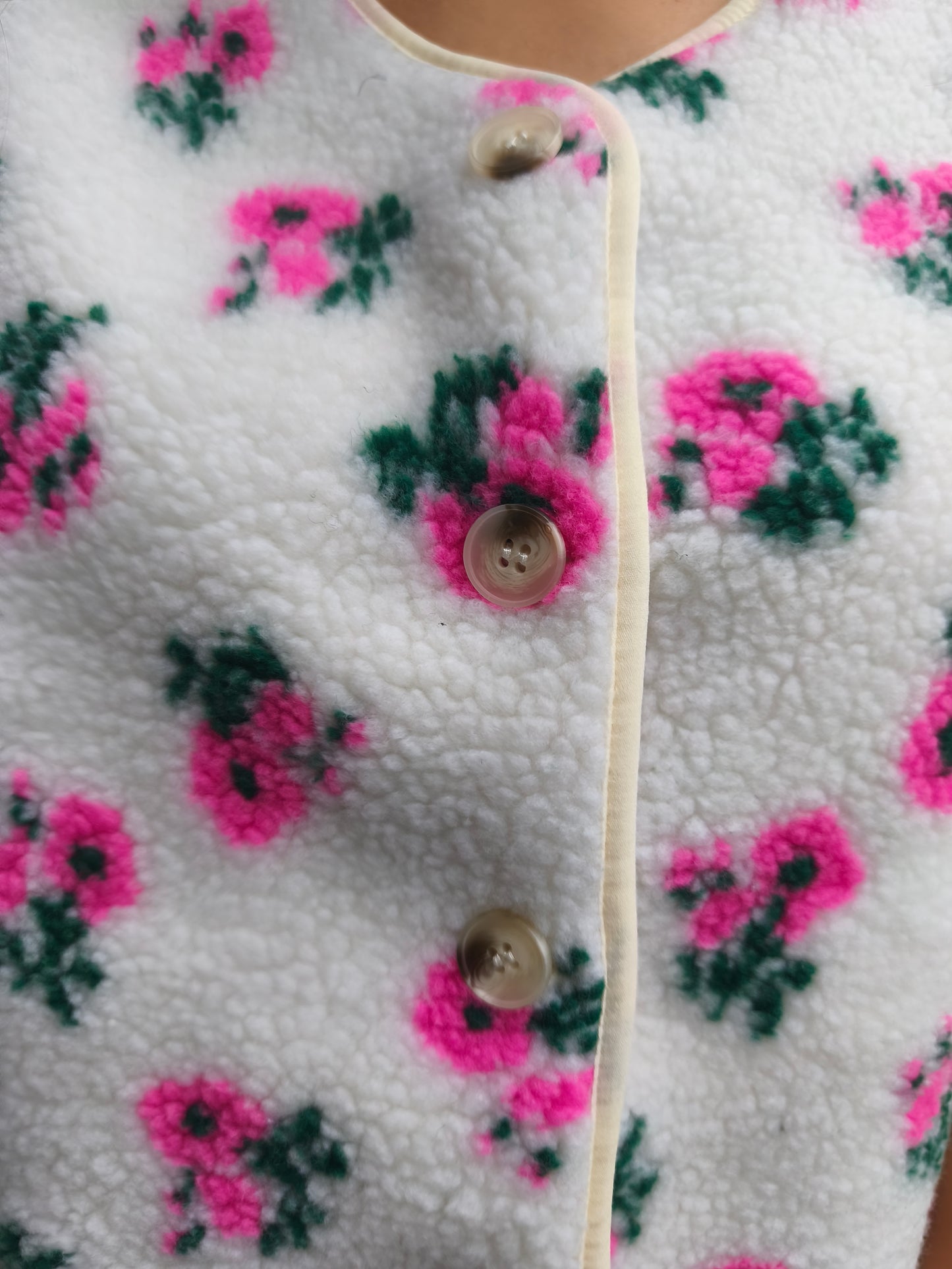 Gilet sans manches en polaire fleurie