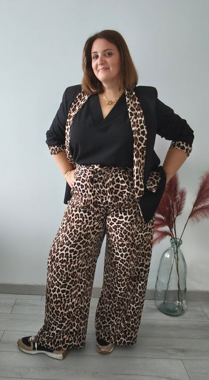 Veste noire à détails léopard