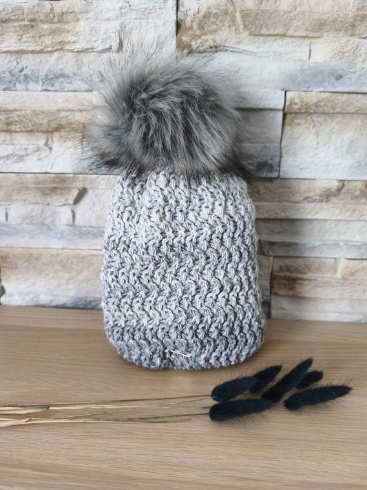 Bonnet tricoté gris