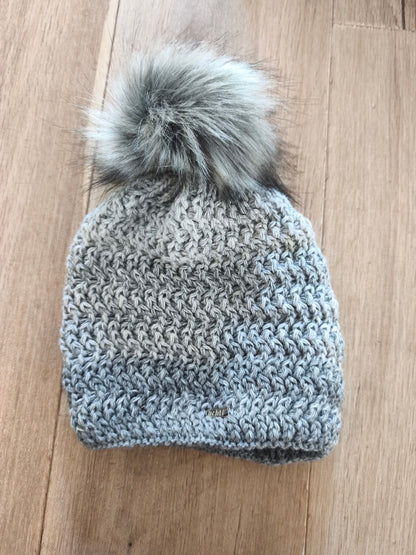 Bonnet tricoté gris