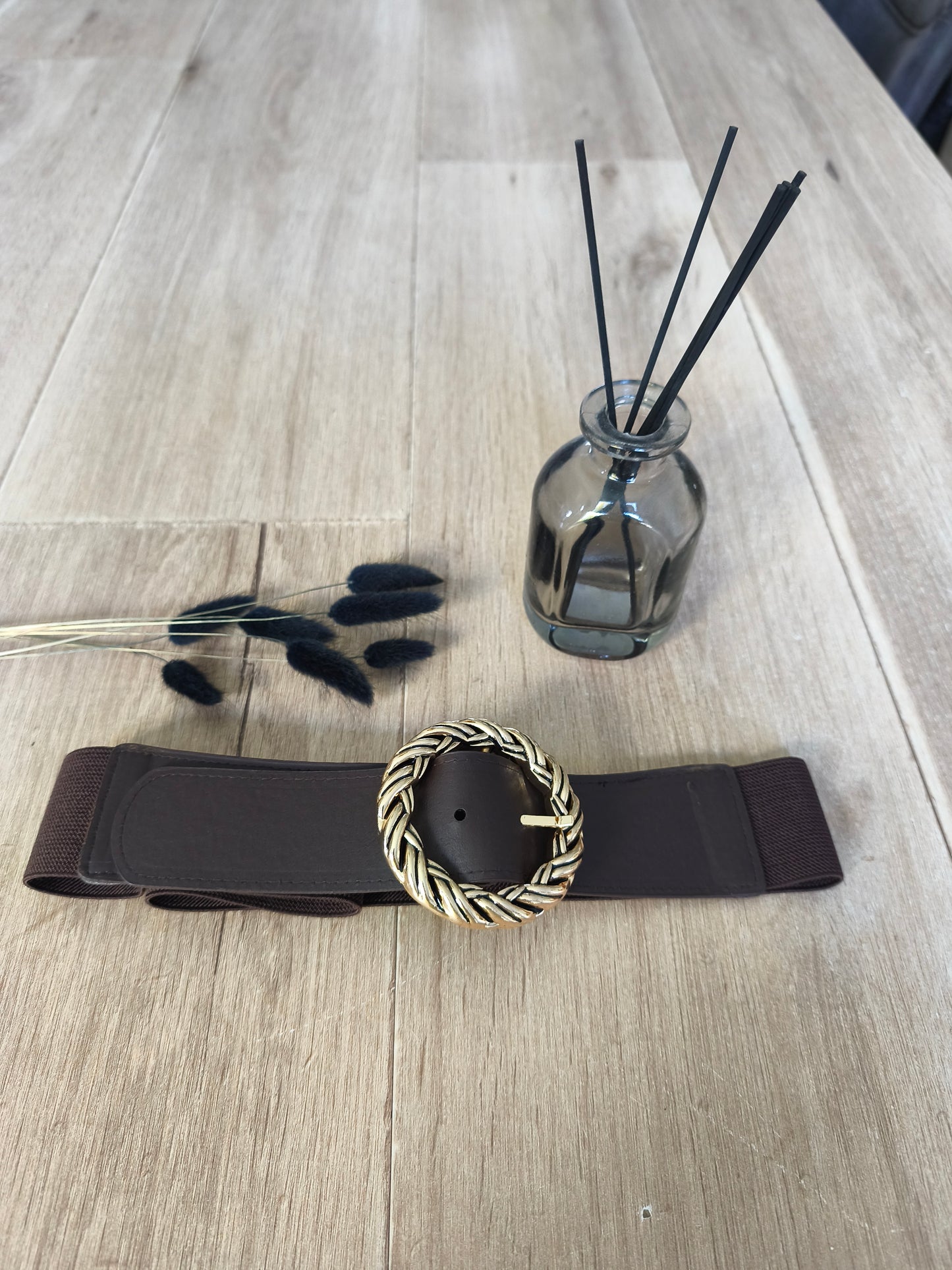 Ceinture large marron avec boucle dorée