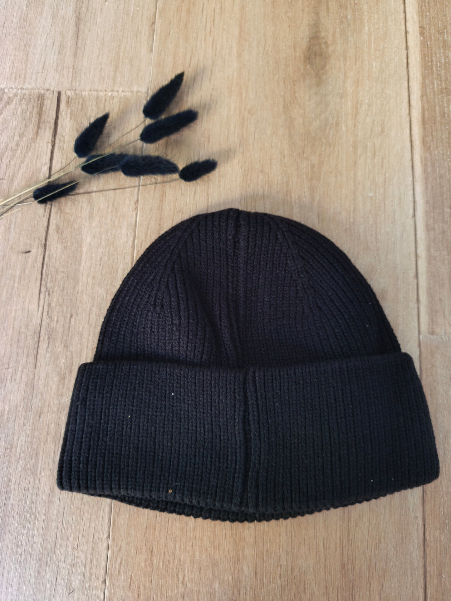 Bonnet noir cœur rouge brodé