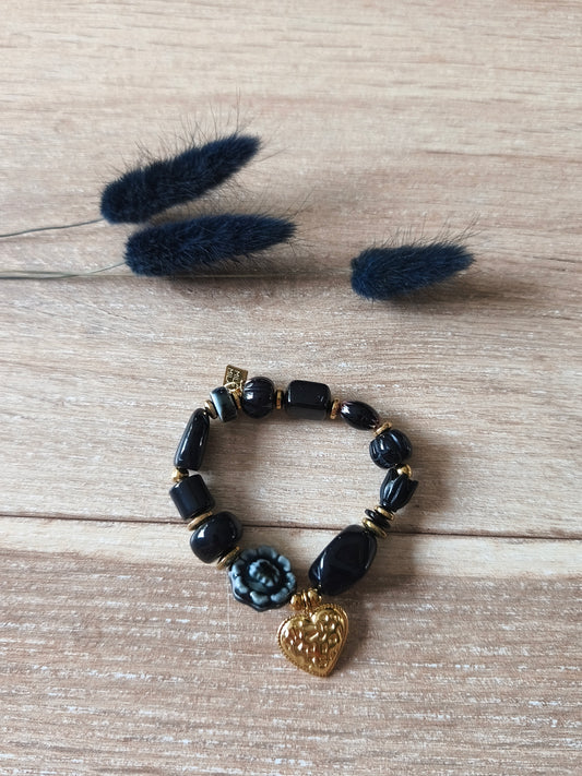 Bracelet perles noires et cœur doré