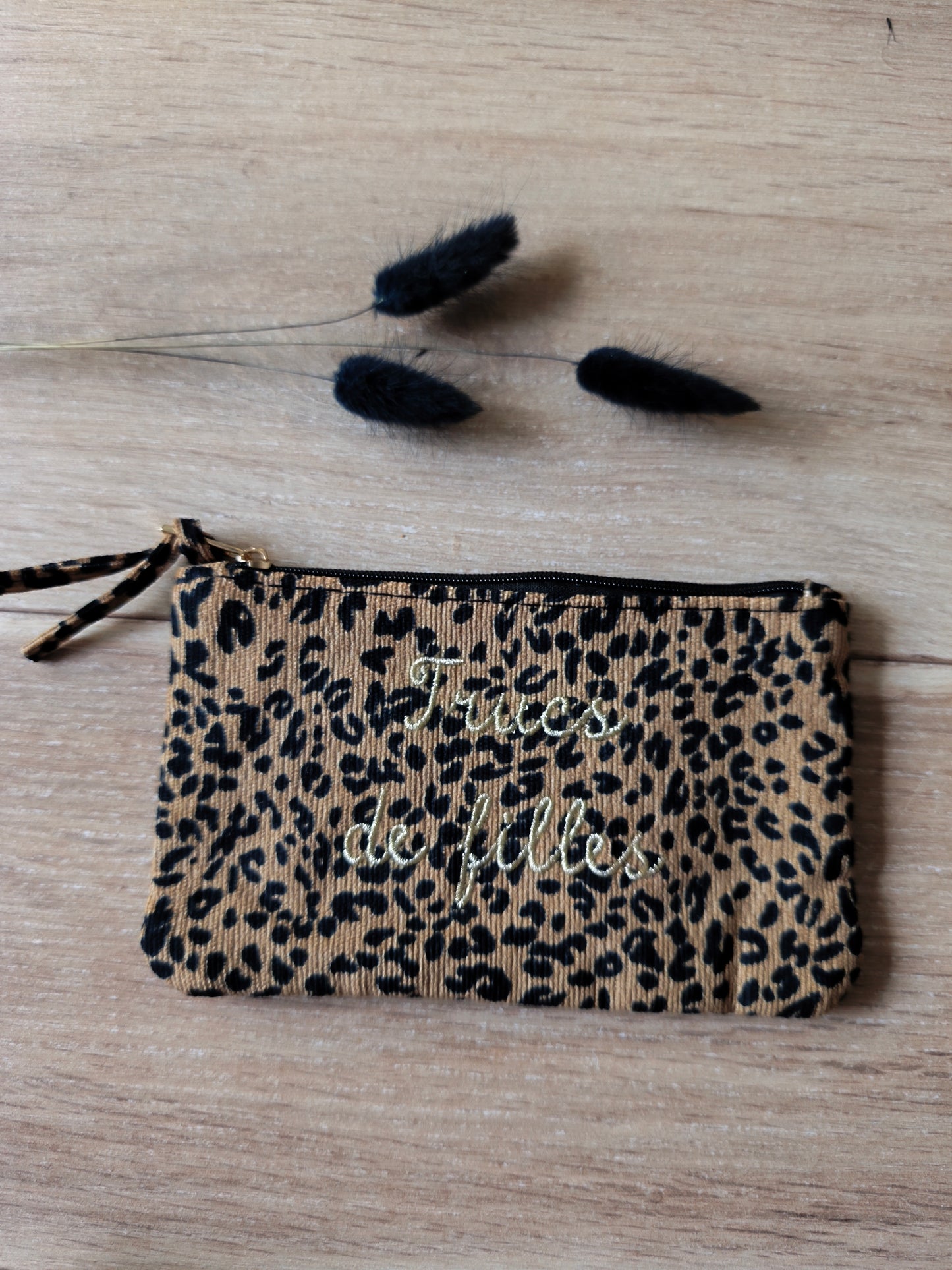 Pochette léopard "Trucs de filles"