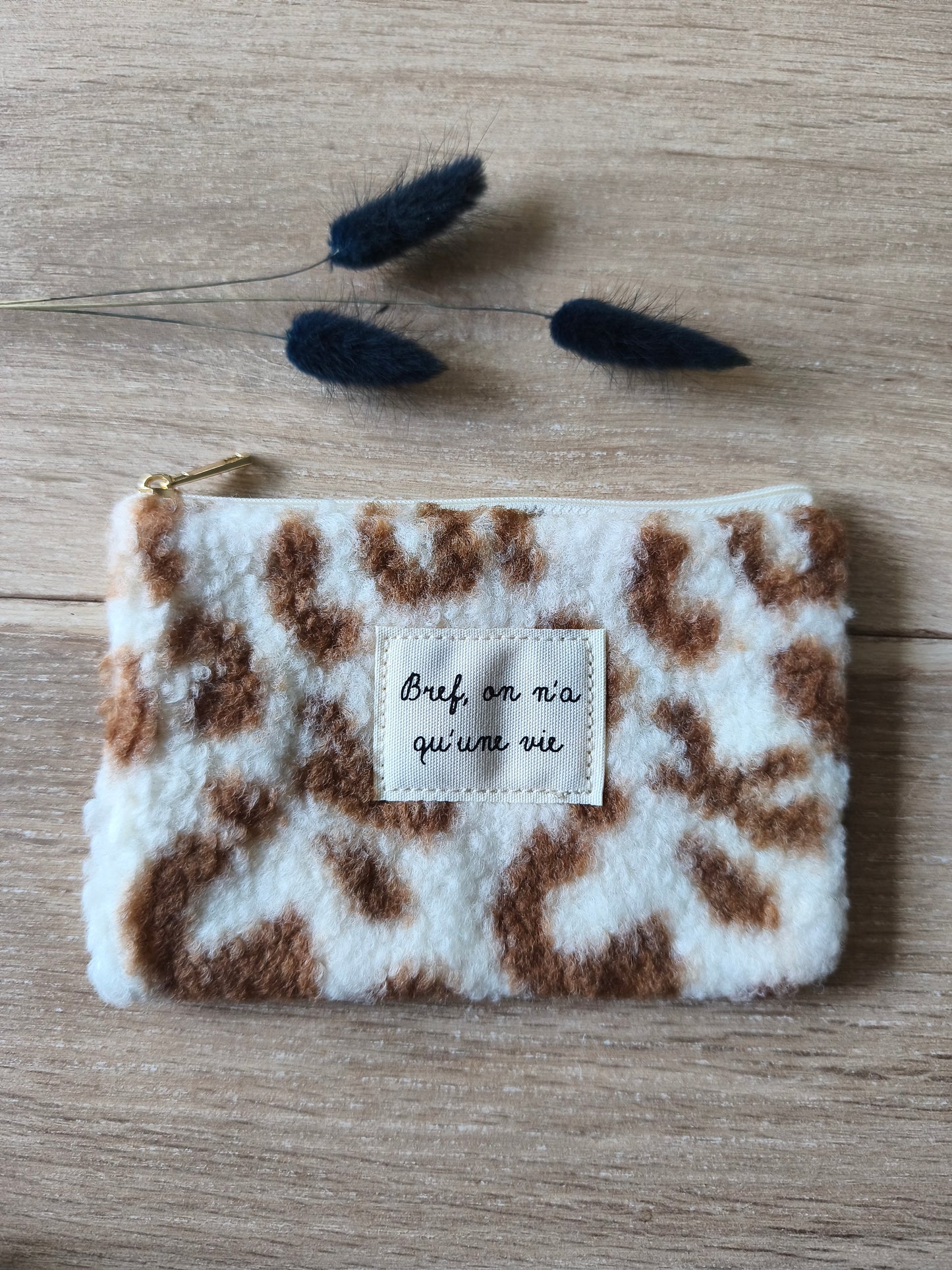 Pochette léopard "Bref on n'a qu'une vie"