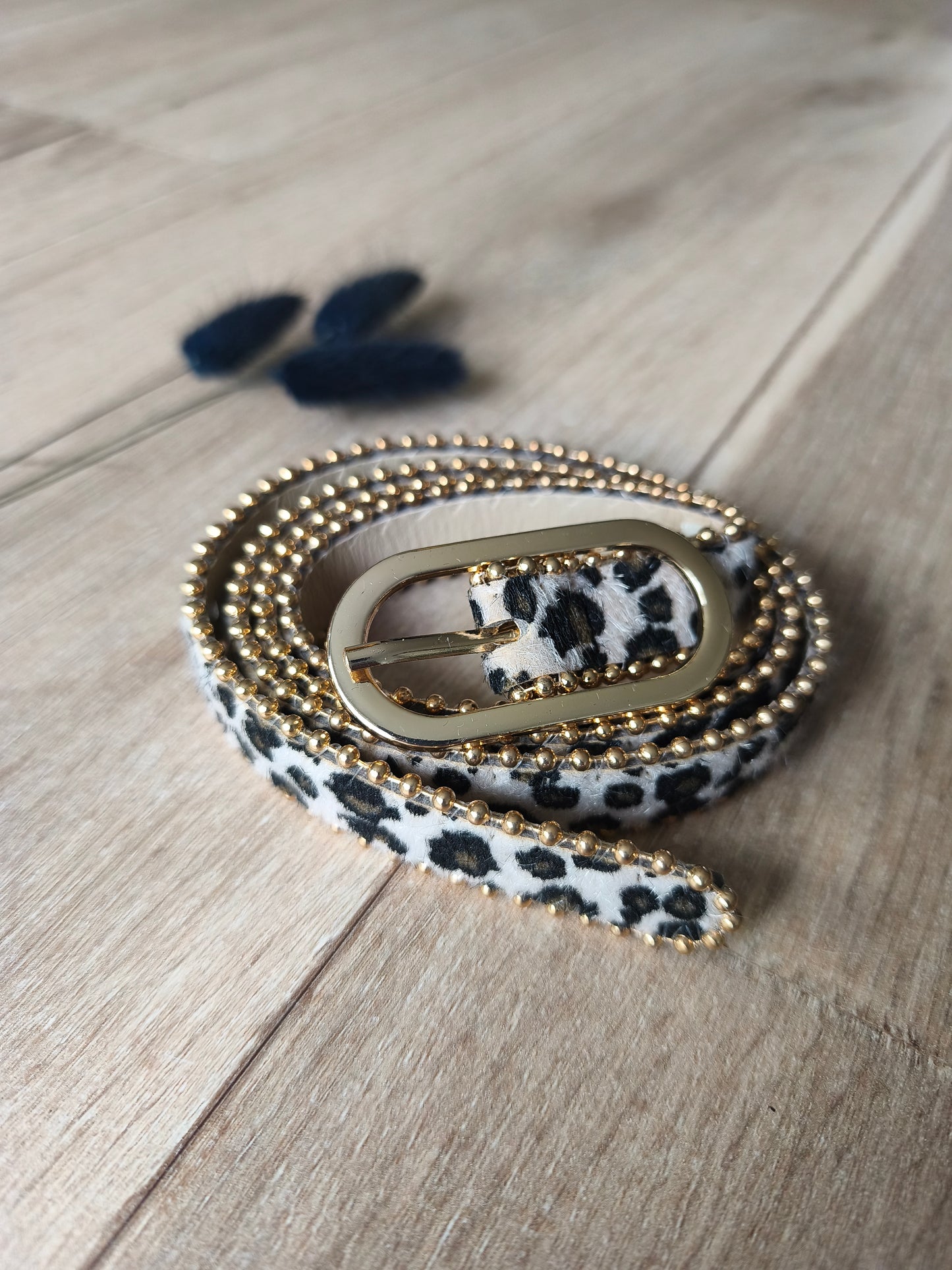 Ceinture fine léopard avec perles dorées