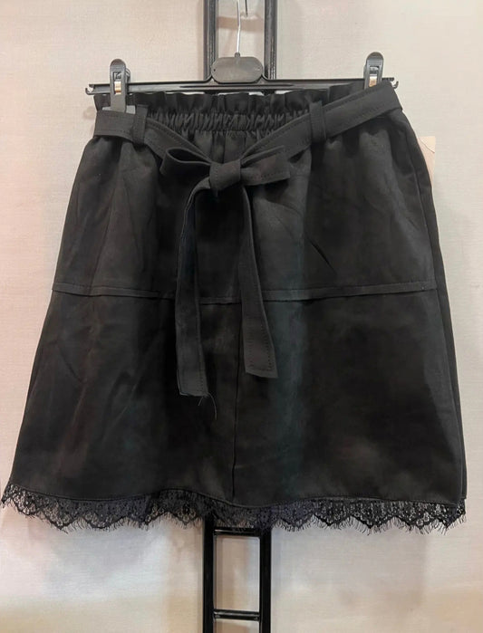 Jupe noire suédine avec dentelle