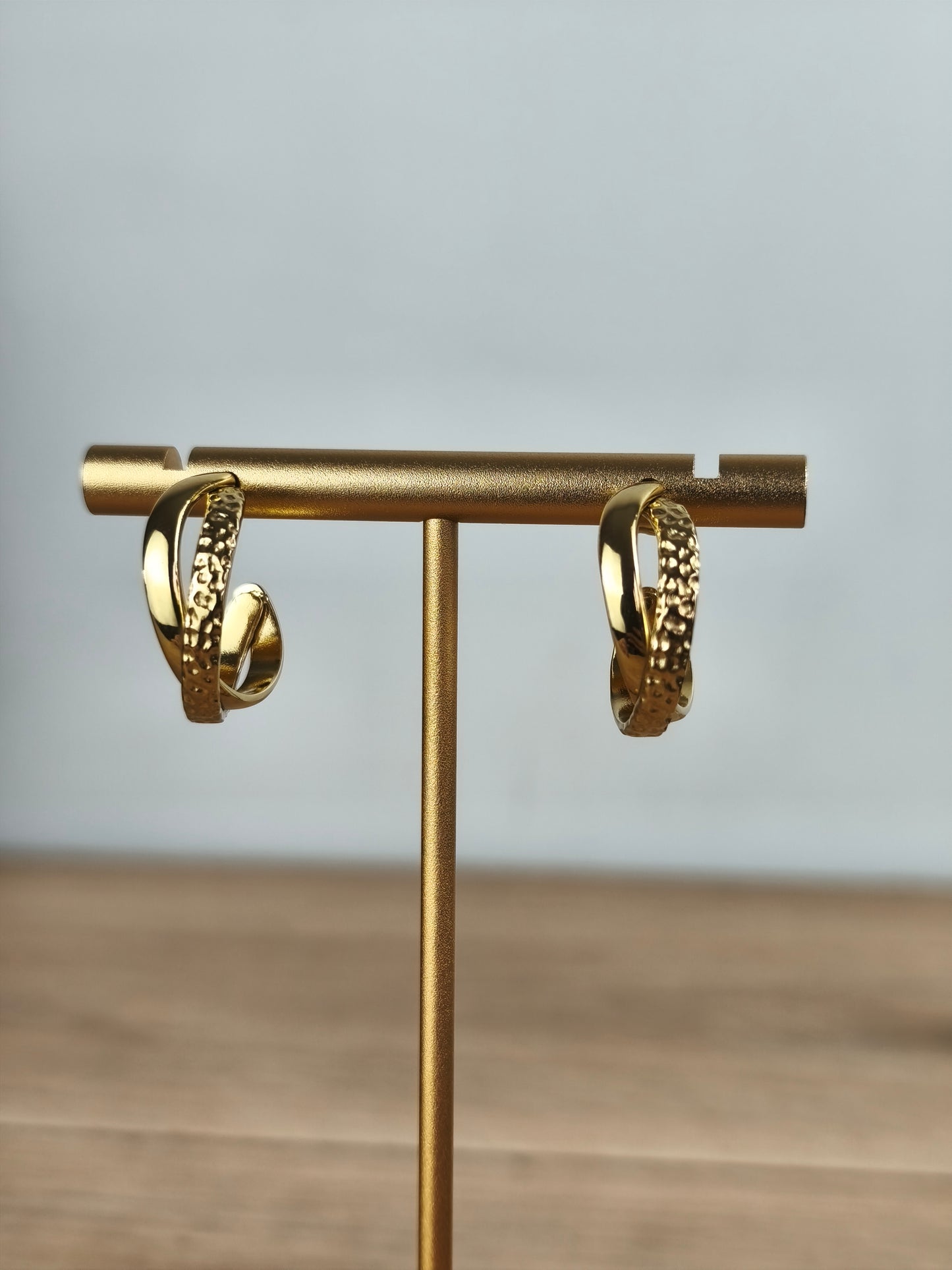 Boucles d'oreilles créoles martelées dorées