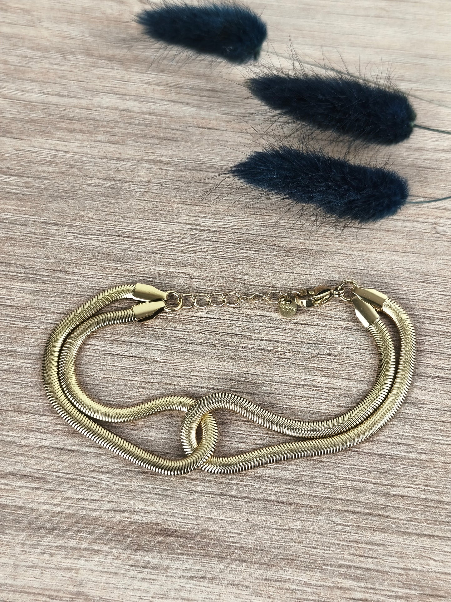 Bracelet doré à double boucle