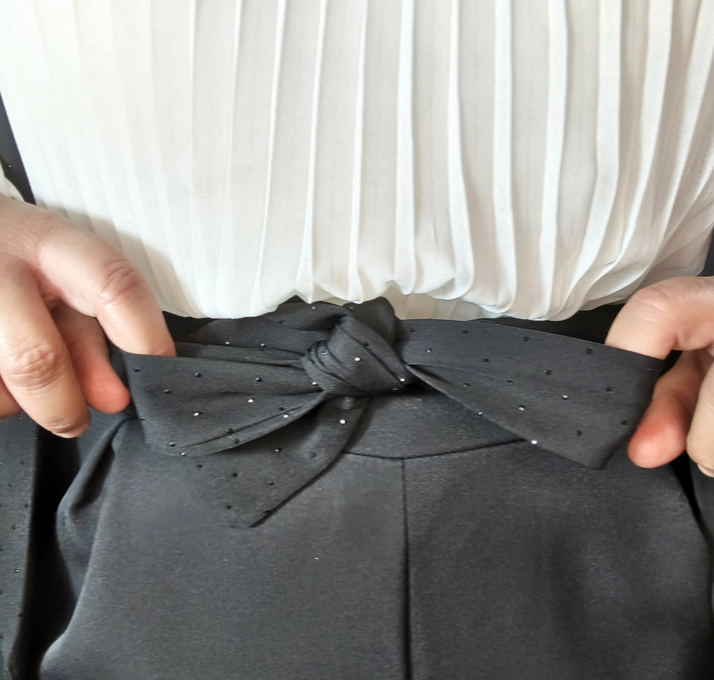 Pantalon noir avec ceinture strass noirs