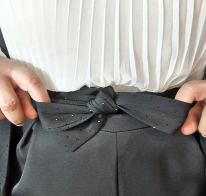 Pantalon noir avec ceinture strass noirs