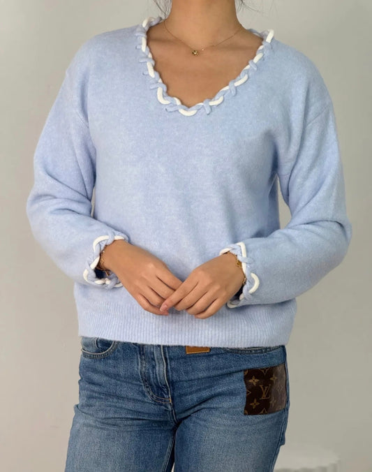 Pull bleu ciel à détails tressés