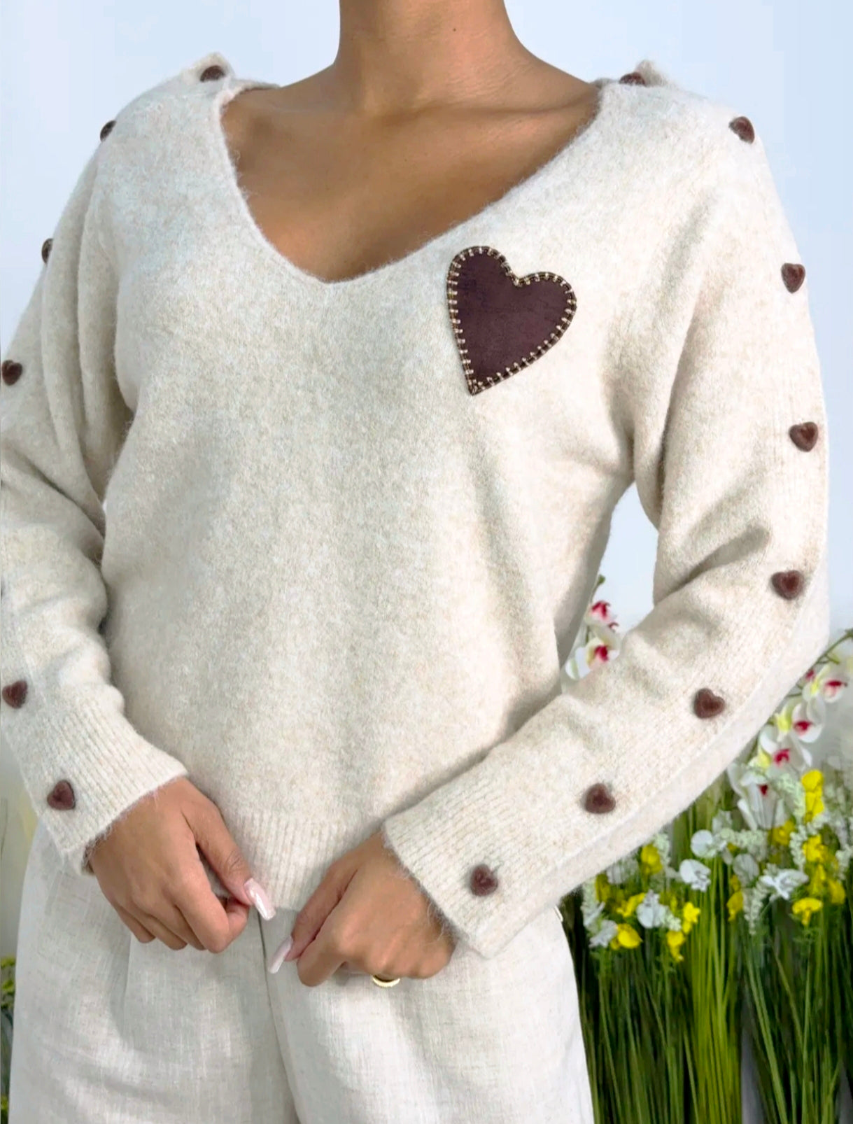 Pull beige à cœurs chocolats