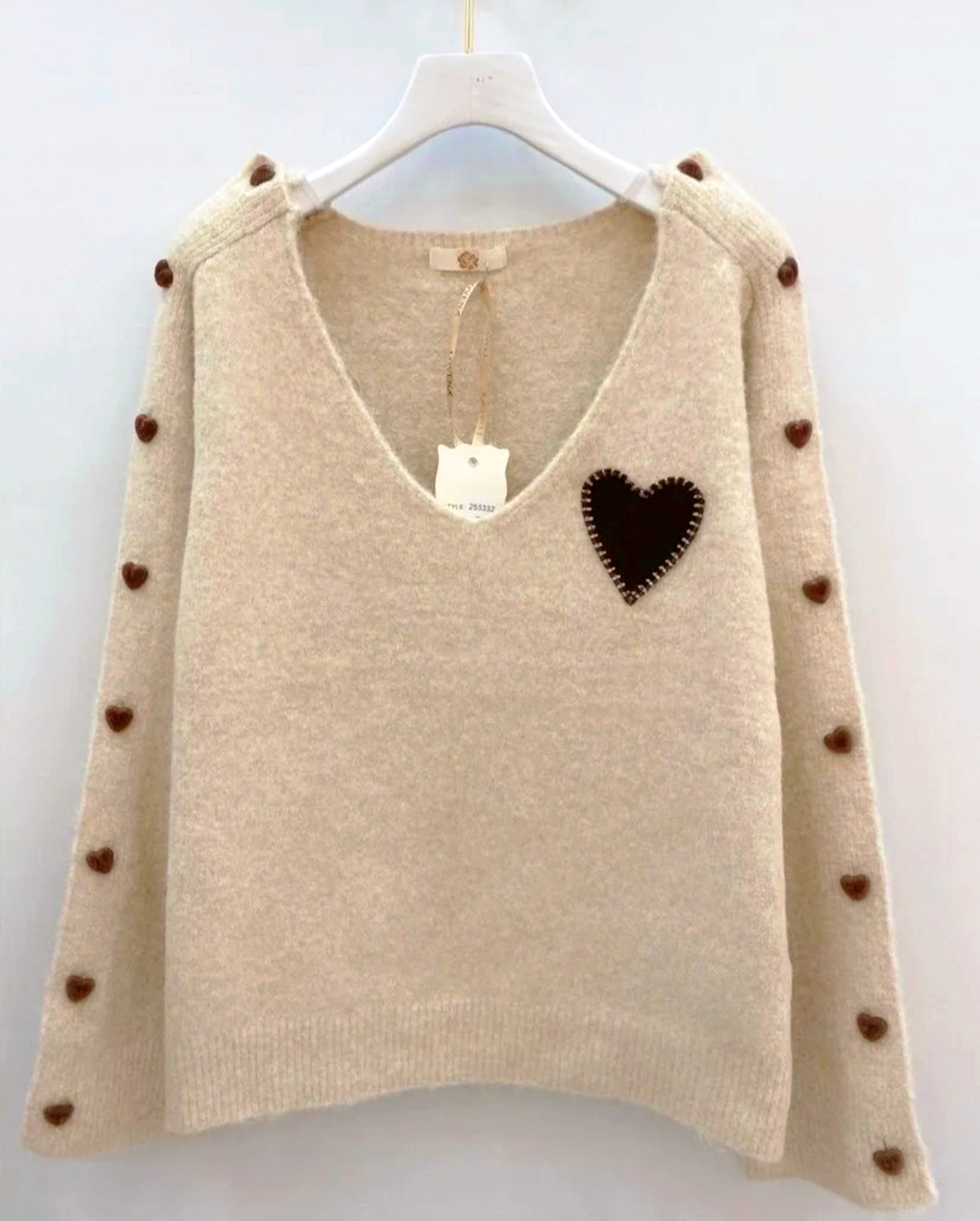 Pull beige à cœurs chocolats