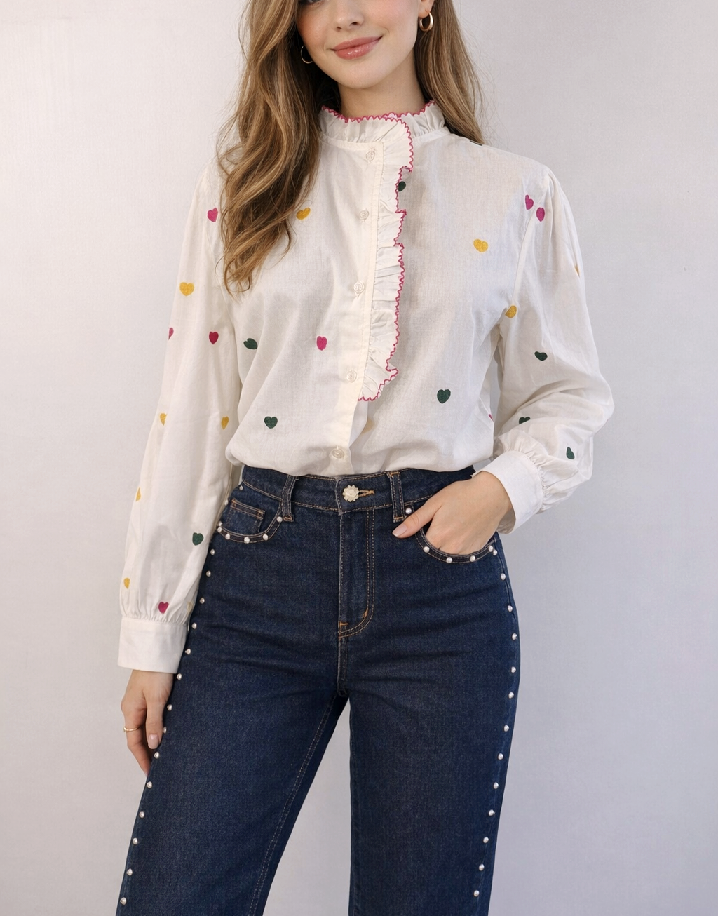 Chemise blanche à coeurs colorés