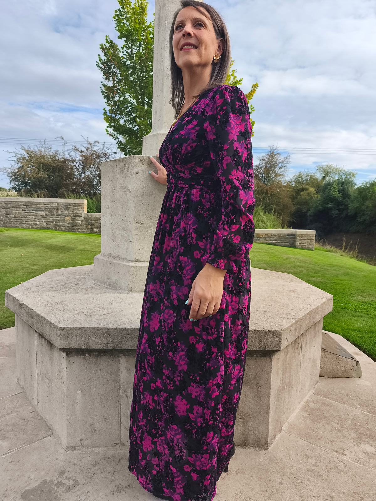 Robe longue fleurie noire et fuchsia