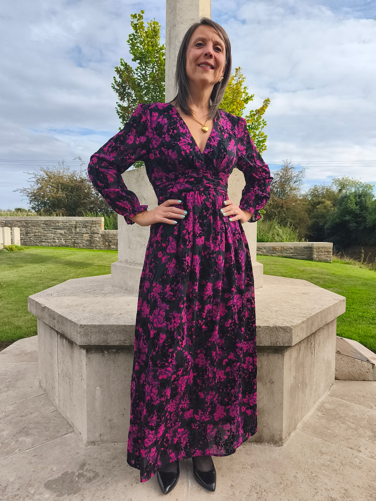 Robe longue fleurie noire et fuchsia