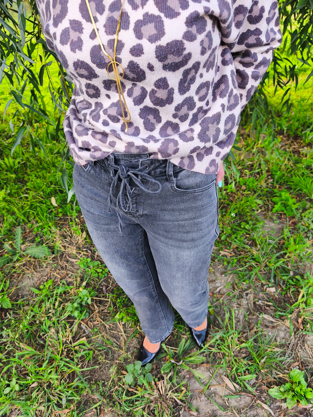 Jean gris délavé à lacets